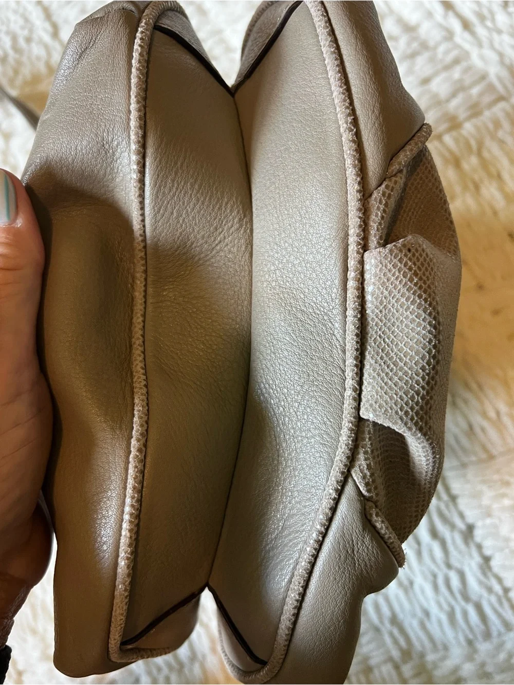 b. makowsky Taupe Pebbled Drawstring middle clasp Crossbody